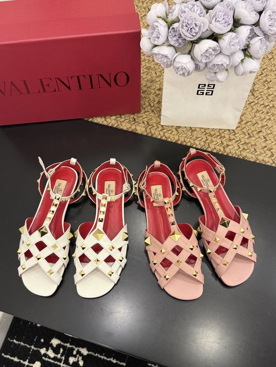 Valentino Round Toe Rivet Flat Shoes Leather Upper Real Leather Sole