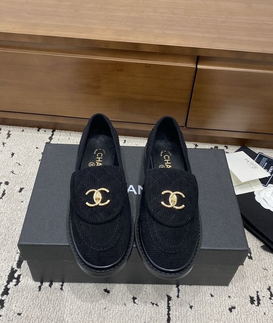 Chanel Elegant Leather Loafers with Classic Buckle