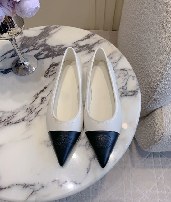 Chanel Pointed Toe Flat Leather Shoes Elegant Daily Wear