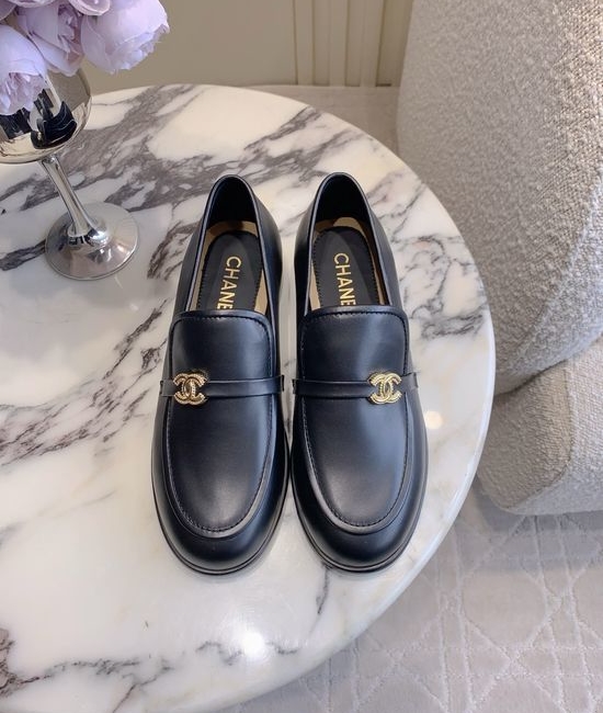 Chanel Leather Loafer Shoes Classic Logo Decor Casual Footwear