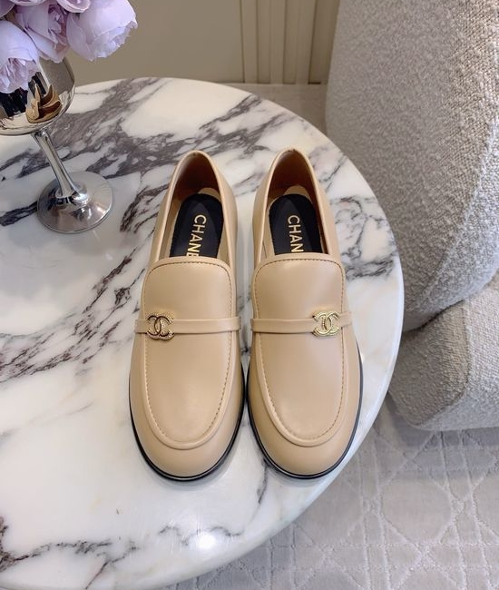 Chanel Leather Loafer Shoes Classic Logo Decor Casual Footwear