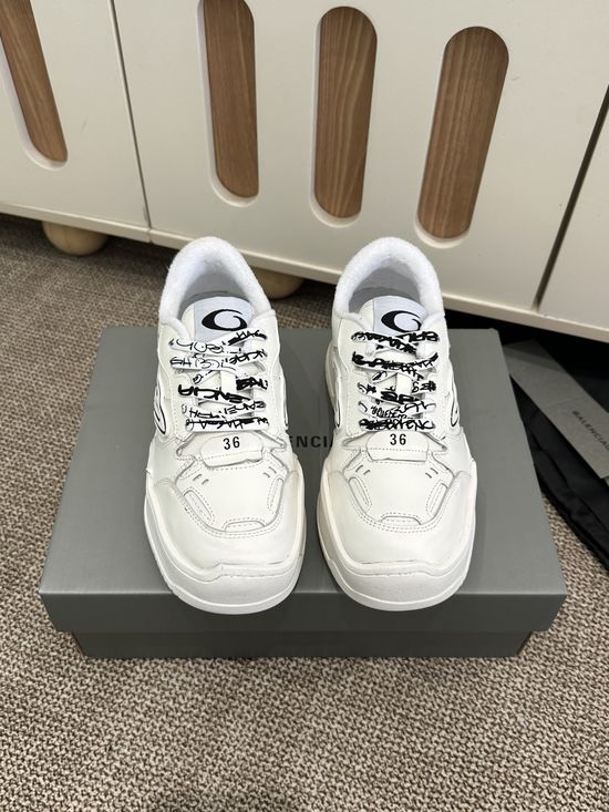 Balenciaga Vintage Distressed Leather Casual Platform Sneakers