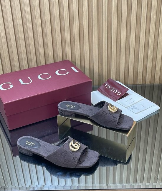 Gucci Metallic Leather Buckle Flat Sandals With Sheepskin Lining