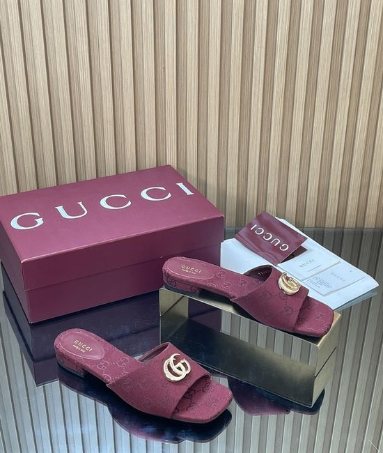 Gucci Metallic Leather Buckle Flat Sandals With Sheepskin Lining