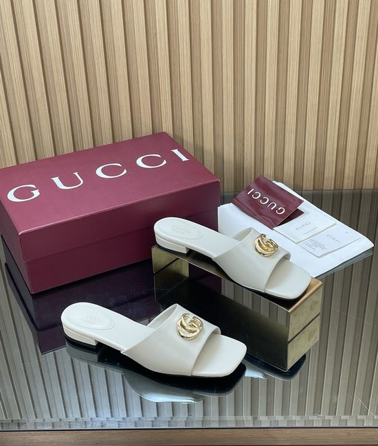 Gucci Metallic Leather Buckle Flat Sandals With Sheepskin Lining