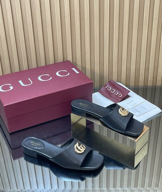 Gucci Metallic Leather Buckle Flat Sandals With Sheepskin Lining