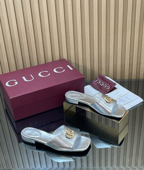 Gucci Metallic Leather Buckle Flat Sandals With Sheepskin Lining