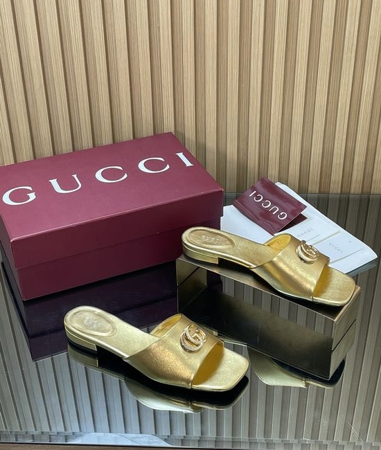 Gucci Metallic Leather Buckle Flat Sandals With Sheepskin Lining
