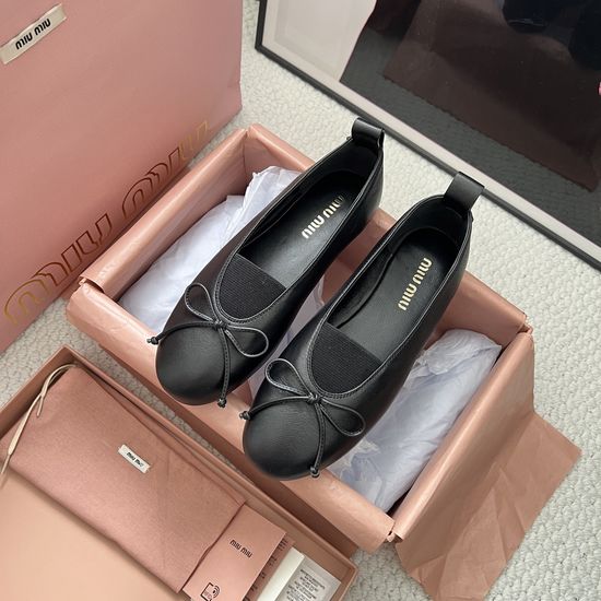Miu Miu Bow Detail Leather Round Toe Ballet Flats