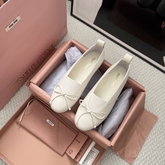 Miu Miu Bow Detail Leather Round Toe Ballet Flats