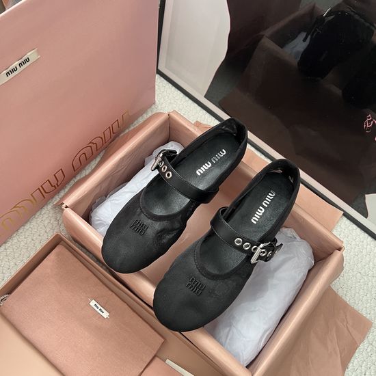 Miu Miu Breathable Mesh Lightweight Comfortable Flat Shoes