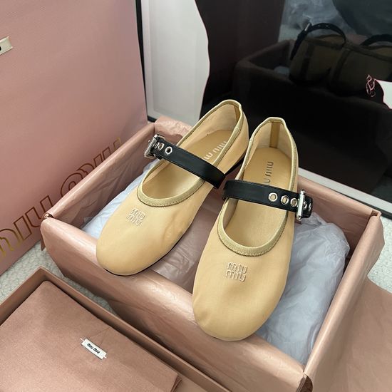Miu Miu Breathable Mesh Lightweight Comfortable Flat Shoes