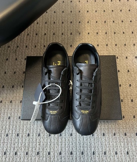 Prada Premium Cowhide Leather Upper Versatile Comfortable Classic Casual Shoes