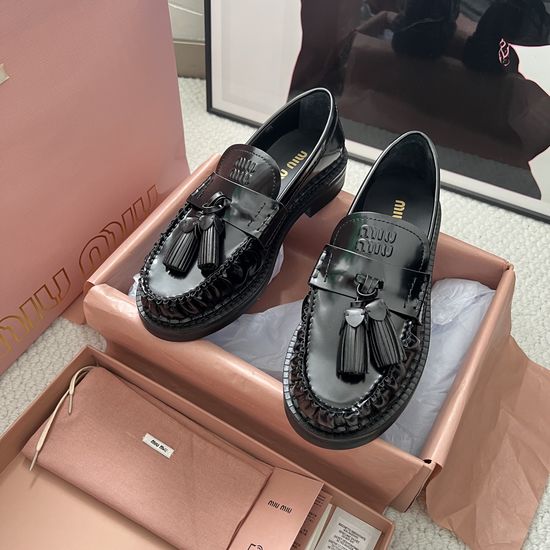 Miu Miu Tassel Leather Loafers Mid Heel Comfortable Shoes
