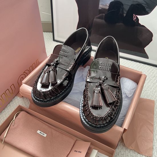 Miu Miu Tassel Leather Loafers Mid Heel Comfortable Shoes
