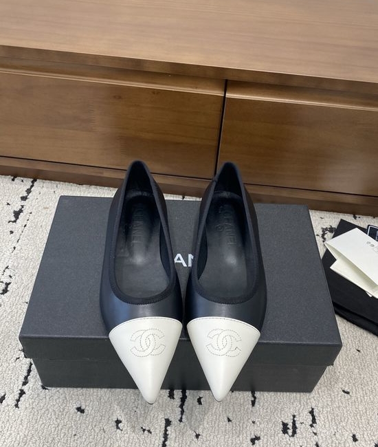 Chanel Two-tone Pointed Toe Mary Jane Flats Elegant Genuine Leather