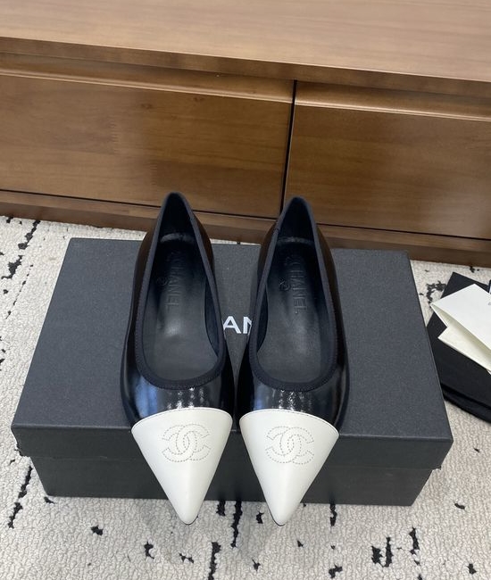 Chanel Two-tone Pointed Toe Mary Jane Flats Elegant Genuine Leather