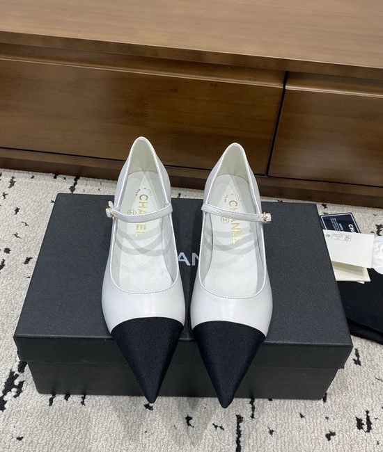 Chanel Pointed Toe Low Heel Sandals Versatile Daily Footwear