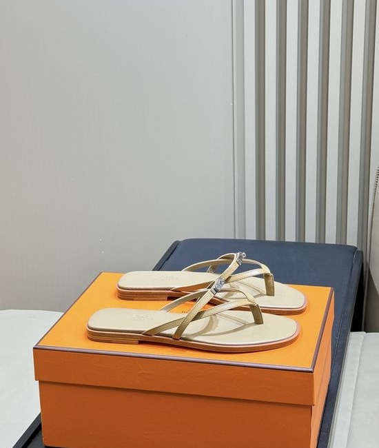 Hermes Soft Leather Buckle Flip Flops Comfortable Casual Footwear