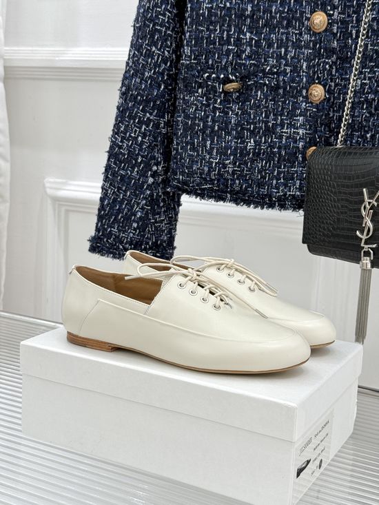 Jil Sanders Minimalist Lace-up Leather Loafers for Daily Wear