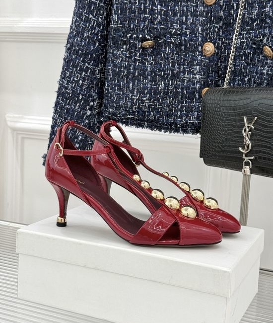 Chloe Rivet T-strap Patent Leather Sandals Elegant Daily Footwear