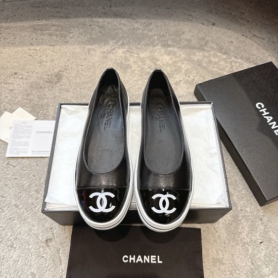 Chanel Black White Colorblock Leather Low Top Casual Sneakers