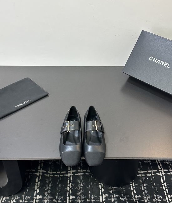 Chanel Sophisticated Ballet Flats with Sparkling Buckle