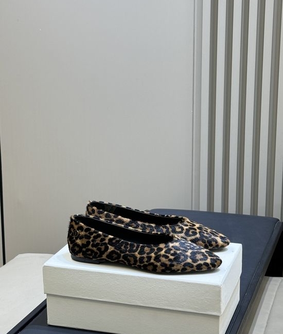 Yves Saint Laurent YSL Elegant Smooth Leather Round Toe Ballet Flats