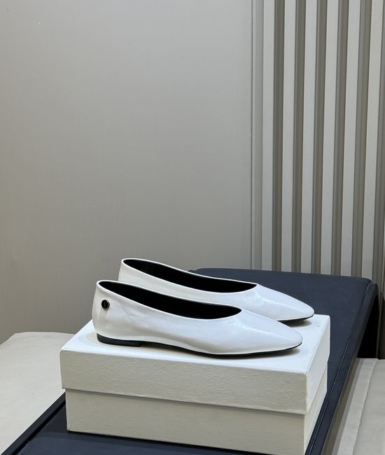 Yves Saint Laurent YSL Elegant Smooth Leather Round Toe Ballet Flats