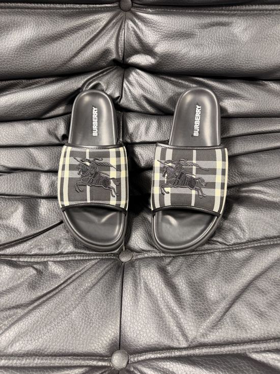 Burberry Plaid Pattern Slip On Comfortable Slide Sandals