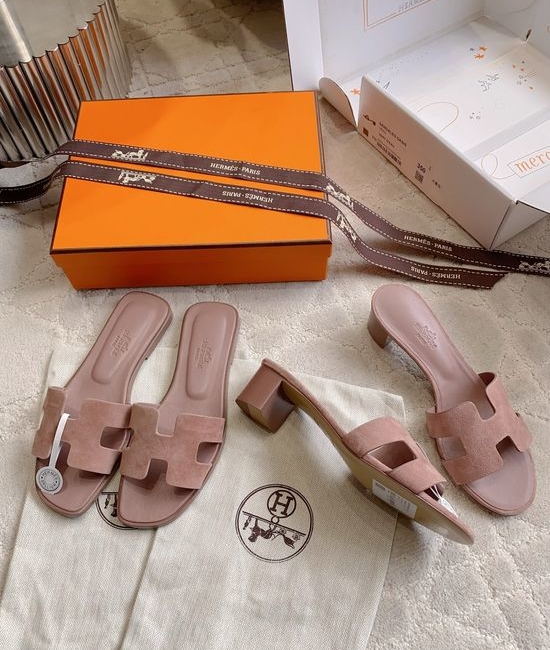 Hermes Premium Leather Slippers with Classic Design
