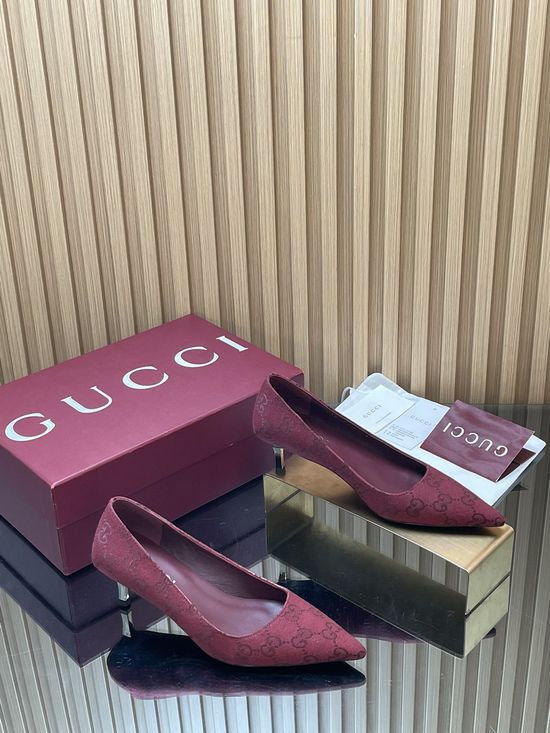 Gucci Elegant Metallic Heel Pointed Toe Fabric Pumps