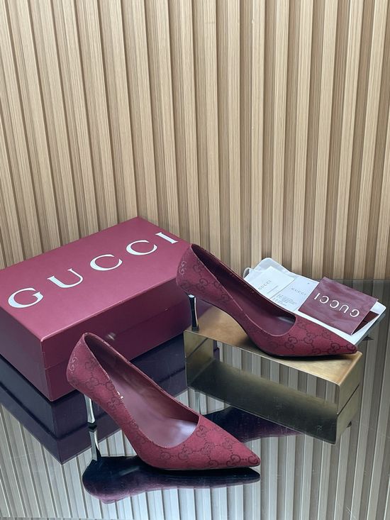 Gucci Elegant Metallic Heel Pointed Toe Fabric Pumps