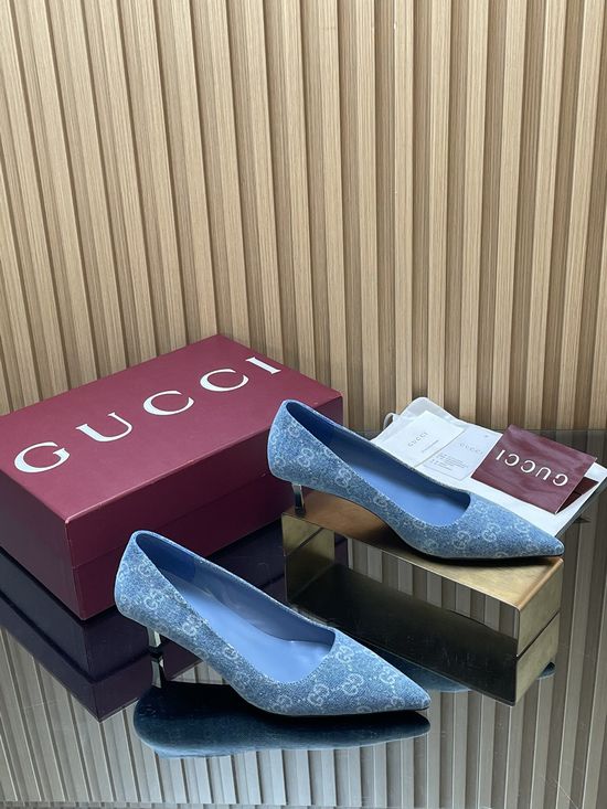 Gucci Elegant Metallic Heel Pointed Toe Fabric Pumps