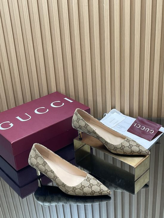 Gucci Elegant Metallic Heel Pointed Toe Fabric Pumps