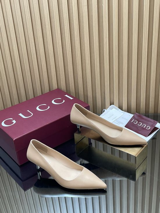 Gucci Elegant Metallic Heel Pointed Toe Leather Pumps
