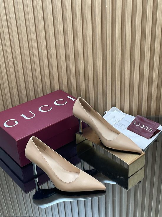 Gucci Elegant Metallic Heel Pointed Toe Leather Pumps