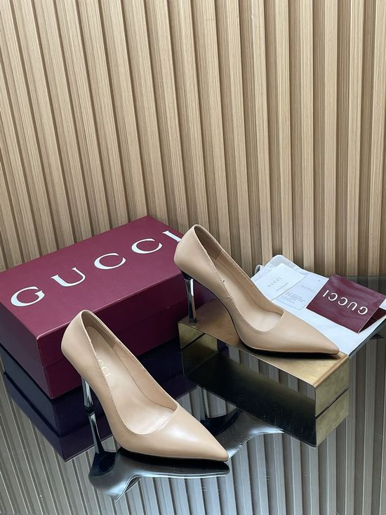 Gucci Elegant Metallic Heel Pointed Toe Leather Pumps