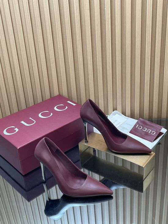 Gucci Elegant Metallic Heel Pointed Toe Leather Pumps