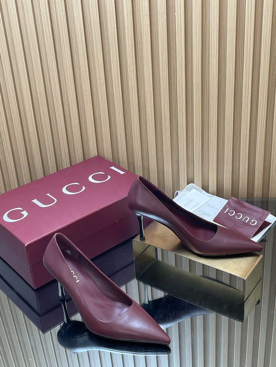 Gucci Elegant Metallic Heel Pointed Toe Leather Pumps