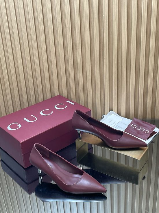 Gucci Elegant Metallic Heel Pointed Toe Leather Pumps