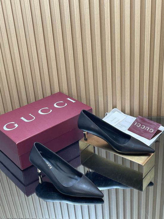 Gucci Elegant Metallic Heel Pointed Toe Leather Pumps