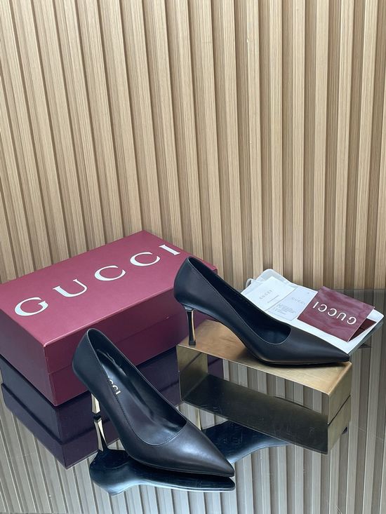 Gucci Elegant Metallic Heel Pointed Toe Leather Pumps