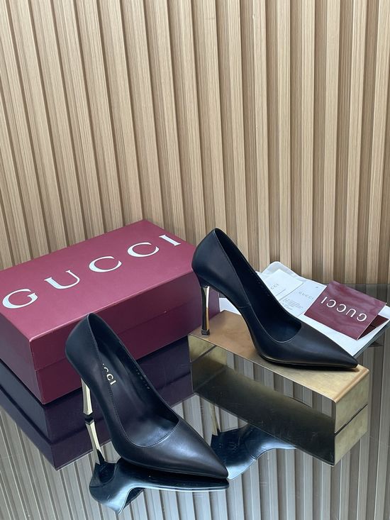 Gucci Elegant Metallic Heel Pointed Toe Leather Pumps