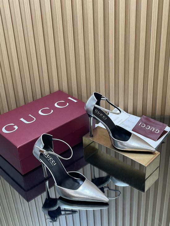 Gucci Elegant Metallic Heel Pointed Toe Hollow Pumps