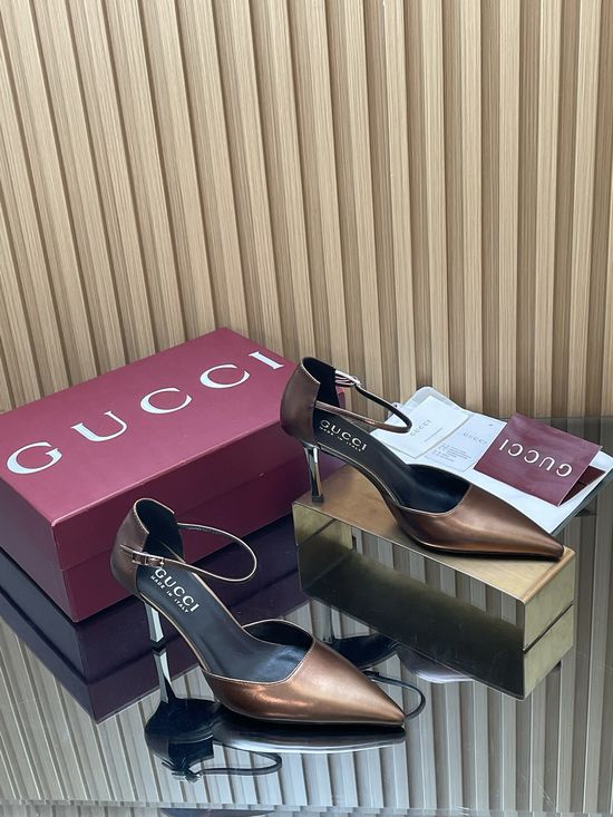 Gucci Elegant Metallic Heel Pointed Toe Hollow Pumps