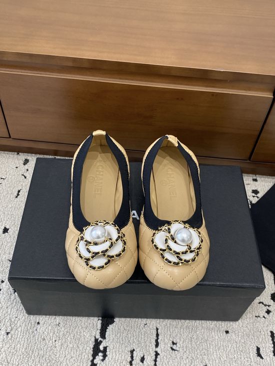 Chanel Chain Decor Leather Thong Sandals with Logo Accent