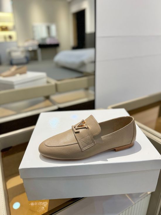 Louis Vuitton Genuine Leather Flat Shoes Premium Soft Lining Comfortable Walking