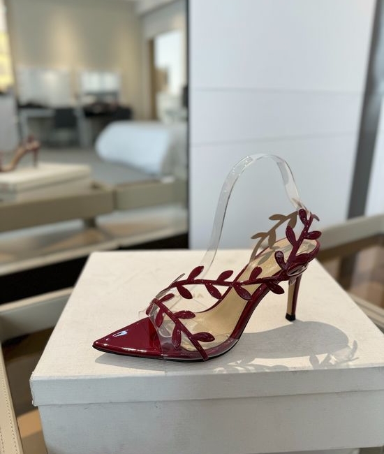 Gianvito Rossi Pointed Toe Leaf Decor Patent Leather Heels