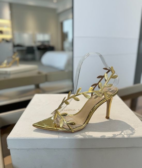 Gianvito Rossi Pointed Toe Leaf Decor Patent Leather Heels